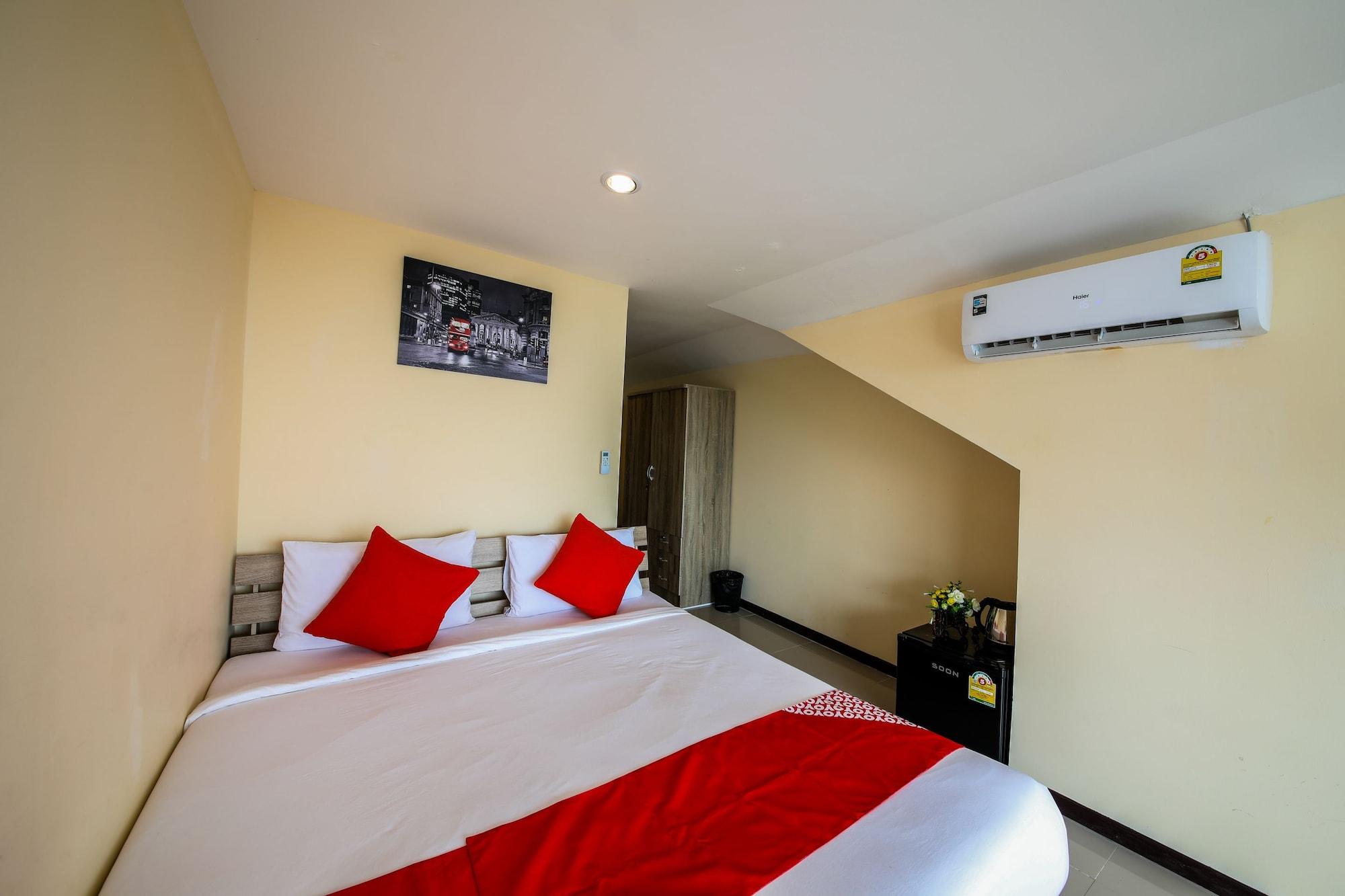 Oyo 118 Beach Walk Stay Patong Exterior photo