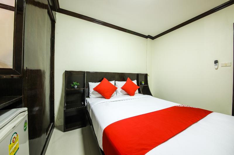 Oyo 118 Beach Walk Stay Patong Exterior photo